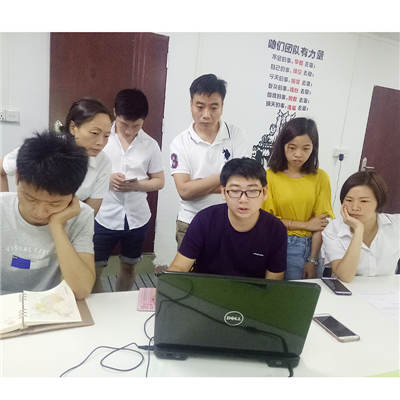 歡迎天助網小哥哥現場指導打理矽膠板網站