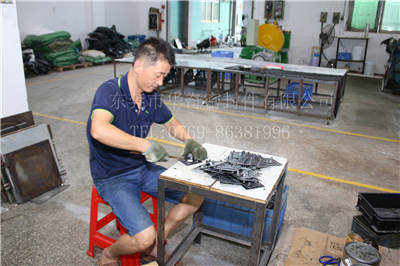 雙麵橡膠護線圈的模具設計
